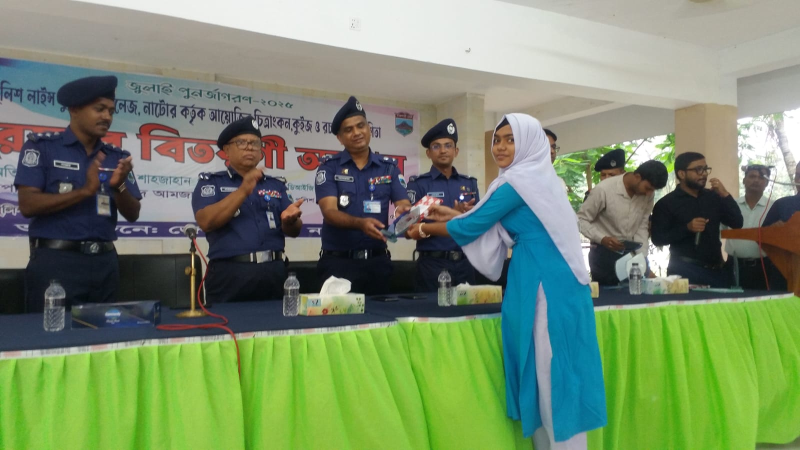 জুলাই পুনঃজাগরন-২০২৫ কুইজ,চিত্রাংকন ও রচনা প্রতিযোগিতার পুরষ্কার গ্রহন